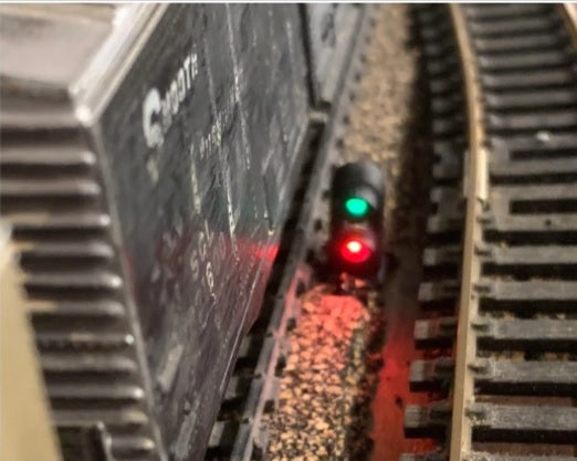 O Gauge 3-Rail Black Dwarf Signal (Single) (DVFLBS301)